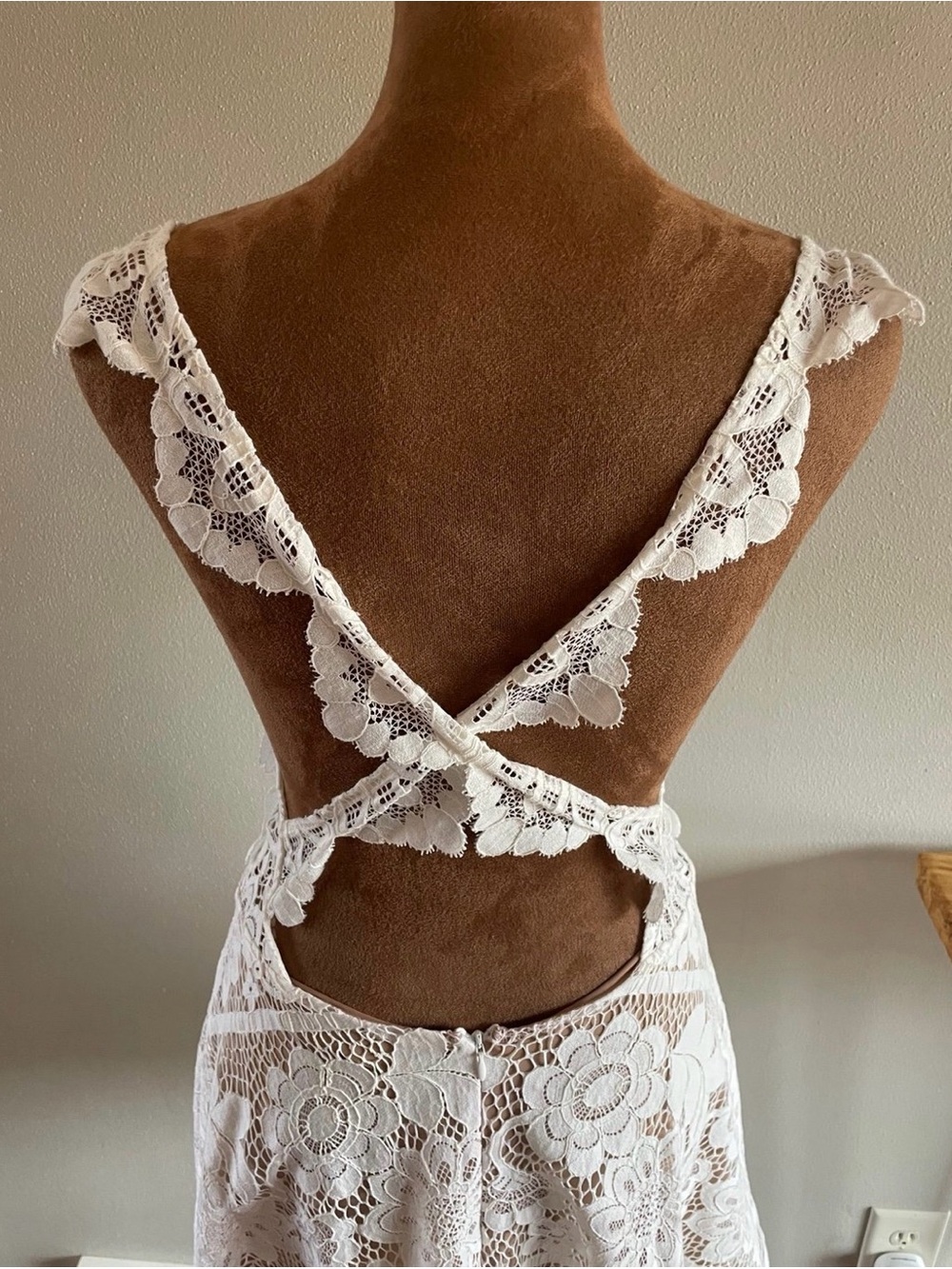 For Love and Lemon Giani White lace apron mini dress with open back and sides. - Picture 7 of 12